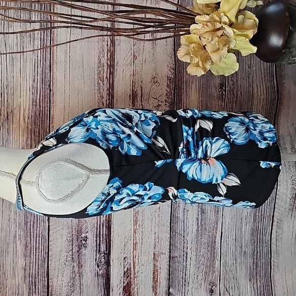 NEW WHBM WHITE HOUSE BLACK MARKET BLACK FLORAL FITTED HALTER TOP - Picture 7 of 16